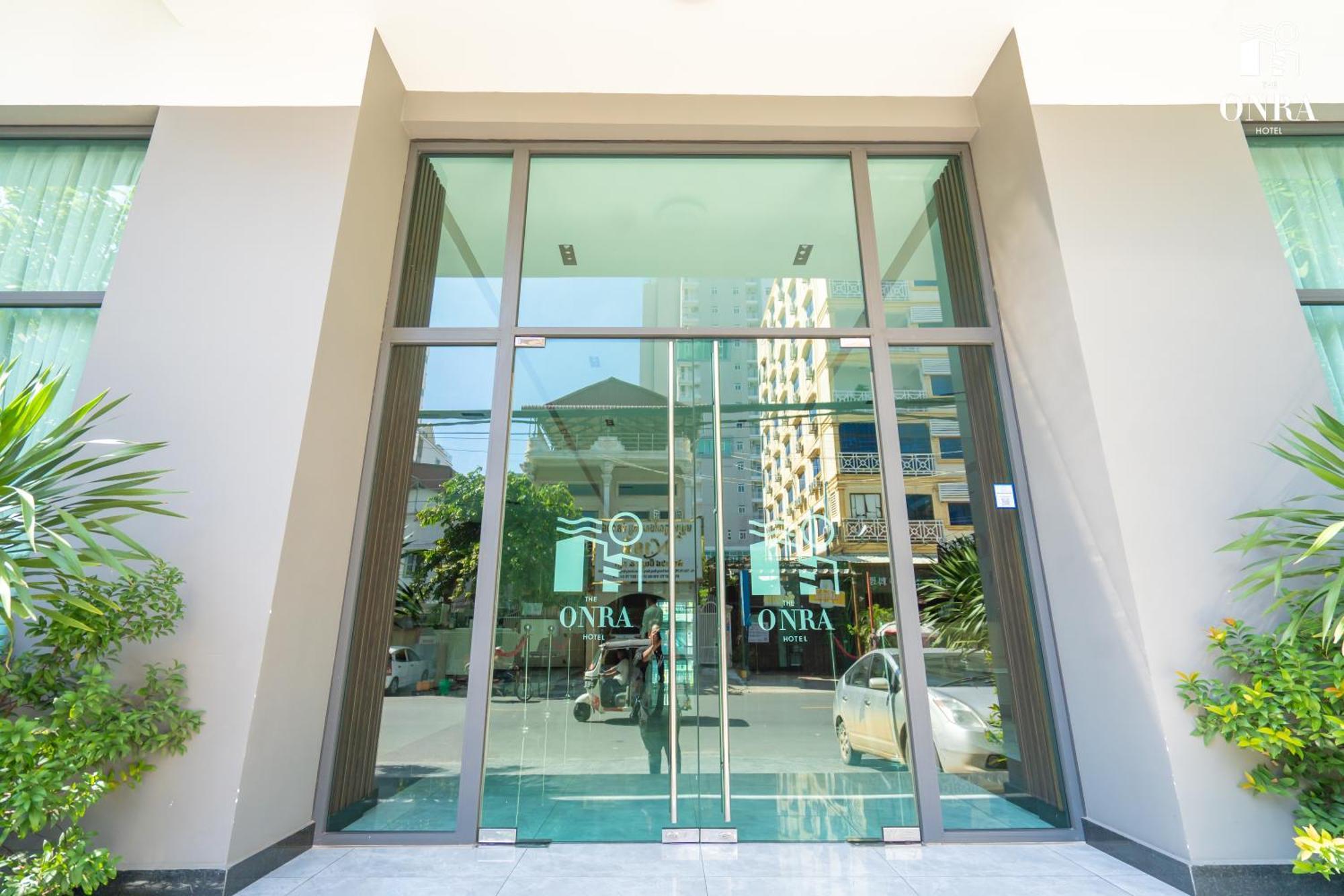 The Onra Hotel Phnom Penh Exterior foto